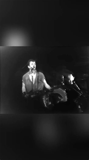 'London Calling' perfromed live by the Clash 🙌🏻