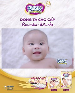 TÃ QUẦN BOBBY EXTRA SOFT DRY - DÒNG TÃ CAO CẤP ÊM MỀM DỊU NHẸ CHO LÀN DA BÉ Nhờ những cải tiến vượt trội, dòng tã cao cấp Bobby Extra Soft Dry chính là sản phẩm dành riêng cho bé với: 👉 MẶT SÓNG MỀM kết hợp với công nghệ RÃNH THẤM KIM CƯƠNG giúp khóa chặt chất lỏng, giữ cho mông bé luôn khô ráo suốt ngày dài 👉 Hệ thun Soft-Fit* co giãn linh hoạt theo từng cử động của bé yêu 👉 CHỈ THỊ THAY TÃ thông minh, giúp mẹ xóa tan nỗi lo thấp thỏm ngồi canh tã đầy Với những tính năng ưu việt này, Bobby E