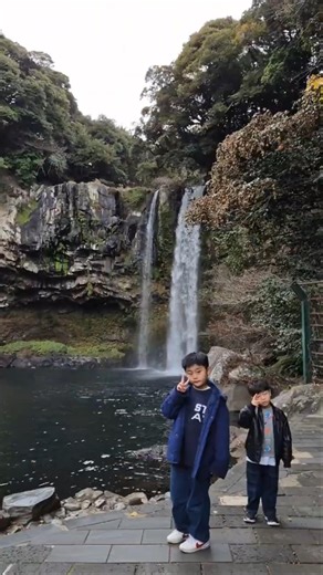 겨울 가족 제주여행 4일차 쇼츠버전이에요 (#신화월드 #테마파크 #라세느 #천지연폭포 #폭포 #쇠소깍)