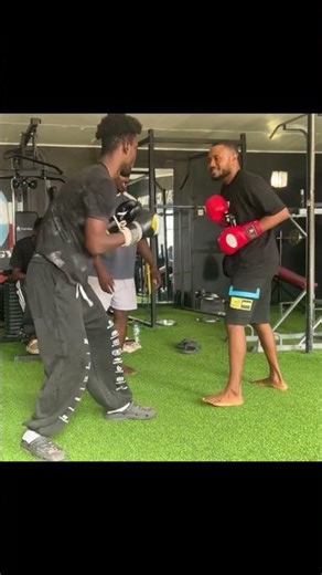 Punch punch #shorts #builtdifferent #boxing