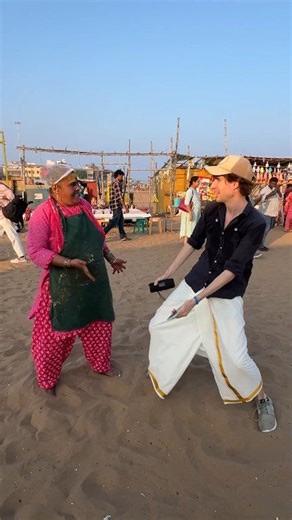 Indian auntie 🇮🇳 ❤️ | Ed People