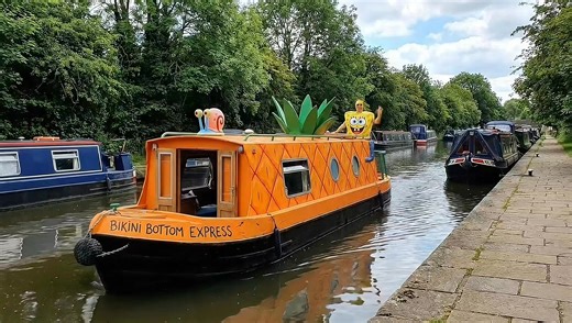 The SpongeBob narrowboat. #canal #narrowboat #canalboat #boat #spongebob #british | Canal Boats