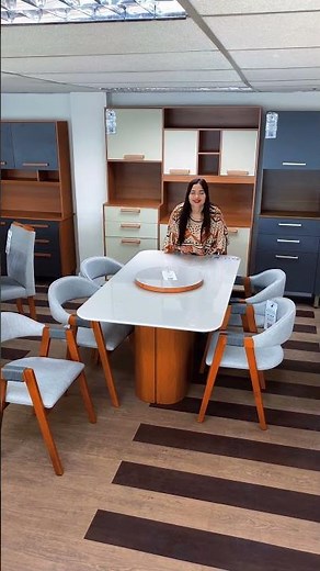 Mesa de Jantar Serena, grande, moderna e resistente, perfeita para reunir toda a família com estilo.