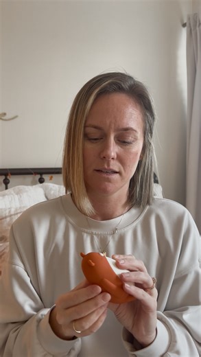 Courtney | Creator, Mama + OT on Instagram: "struggling sleep routine 🤝 moonbuddy by @moonbird.life I can single handedly thank this little bear for the 30 minutes of alone time I’ve gotten back at night since my 6 year old is now transitioning to sleep on her own (well with the help of moonbuddy). It’s actually really incredible that this simple tool has made this much of a difference but it really is incredibly intuitive to relax and breathe calming breaths with this tool. It works in 4 minut