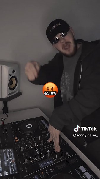 Antwort auf @Terrorkitty92 #techno #technomusic #technotok #technolovers #technoremix #fy #fyp #meme