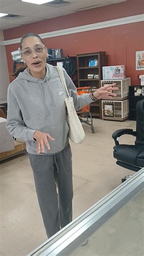 The Christmas Caroling going on in the vault Is spreading Christmas cheer! Sing a carol to the vault cashier for an extra 5% off today! | Gold Diggers