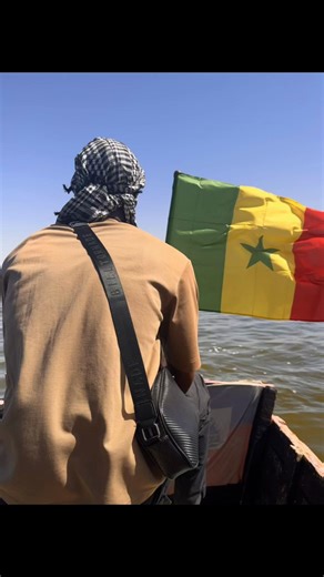 Message de soutien aux étudiants des universités du Sénégal : Aux étudiants et étudiantes du Sénégal, Nos universités, qui devraient être des lieux de savoir, d’espoir et d’avenir, se transforment aujourd’hui en champs de bataille. Tout cela à cause d’un droit fondamental bafoué : le paiement régulier des bourses. Malgré les alternances politiques, malgré les promesses répétées, rien ne change réellement. Les mêmes crises reviennent, les mêmes souffrances persistent, et le plus grave : des vies 