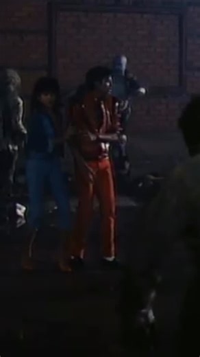 👻 Our teachers and students brought Thriller to life! 💃🕺 Getting into the Halloween spirit with some spooky moves and fun energy at Columbia West College 🎃🖤 Have you ever tried the iconic Thriller dance before? #CWC #ThrillerDance #HalloweenVibes #CWCStudents #EnglishInLA #SpookySeason | Columbia West College