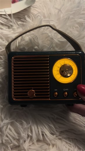 Mini wireless retro Bluetooth speaker, small light on the sound dial #fyp #vintage #retro #bluetoothspeaker #tiktokmademebuyit