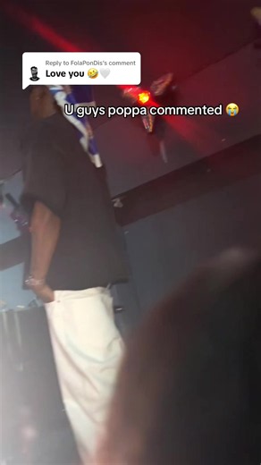 Replying to @FolaPonDis I love u more okomi no evil ppl sha come in between us😭😭is it my eyes Abi he gave me eye contact 😭😭… if u nvr see Fola before no follow me talk😭😭😭#fola #concert #folaholic #trending #folapondis__ @FolaPonDis