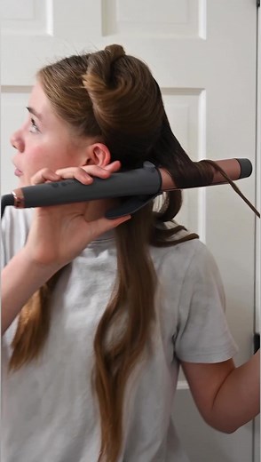 Due to popular demand.. Addison’s loose waves hair tutorial! 💇🏼‍♀️🤩 What kind of videos do you want to see? #magictouch #hairtutorial #makeuptutorial #ootd #fashion #crazymiddles #addison #braids #braidqueen | Crazy Middles