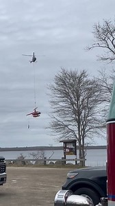 The act of recovery of the Robinson R44 Clipper II helicopter (N331EL) that crashed into the Worden Pond, South Kingstown. 🎥Kaitlin Gehlhaus / ABC6 News Desk #helicopter #Accident | FL360aero