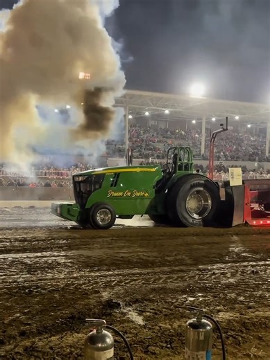 John Deere Pulling Show 😂 #pulling #usa🇺🇸 #john #lanz #tractor