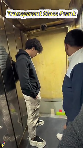 Transparent glass prank🤣🤣#prank#fyp#funnyvideos#funnymoments#usaus