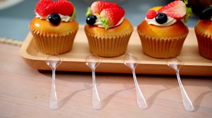 Nuogo 500 Pcs Clear Mini Spoons for Desserts 3.7 Inch Small Plastic Disposable Spoons Bulk Tiny Serving Utensils for Cake, Sample, Ice Cream, Appetizer, Pudding