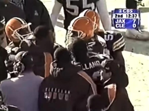December 19, 1999: Zeus Hit🏈 Unfortunate play & outcome… OT Orlando Brown accidentally hit in eye w/ flag by referee Upset, he shoves ref, is ejected Orlando partially blinded, misses 3 years (1 of 2 Browns players on both pre/post-Move CLE roster) #Zeus 🟨🙏 | Mr. Cleveland Sports