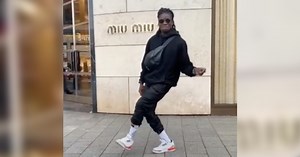 Guy's smooth 'moonwalk' dance takes over streets in Paris