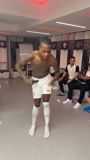 O balneário do Zamalek SC após a equipa ter carimbado passagem à final da Supercopa egípcia, diante do Pyramids FC😂 | Zito Luvumbo