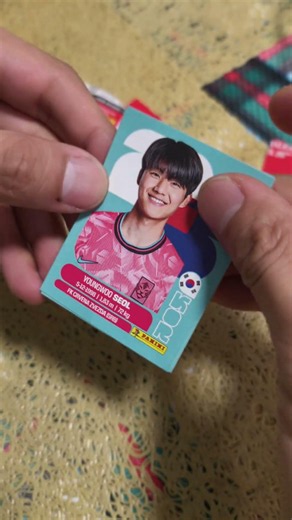¡Chécate esto! 🤩 ¡Acaba de salir el nuevo sobre de stickers de Panini y Coca-Cola! 🥤