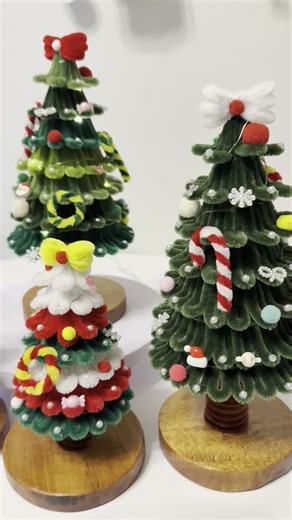 DIY ต้นคริสต์มาสน่ารักด้วยลวดกํามะหยี่