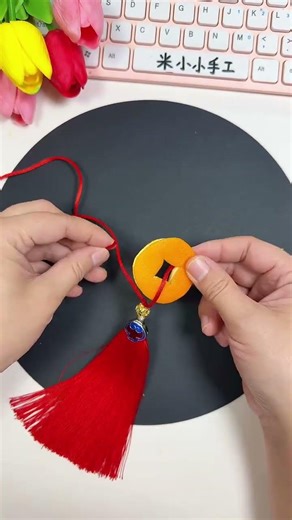 Make auspicious New Year ornaments with orange peels. Symbolize wealth and fragrance. Try it! #DIY #