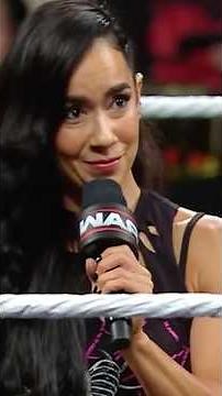 AJ Lee Returns To RAW! 🚨 #wwe
