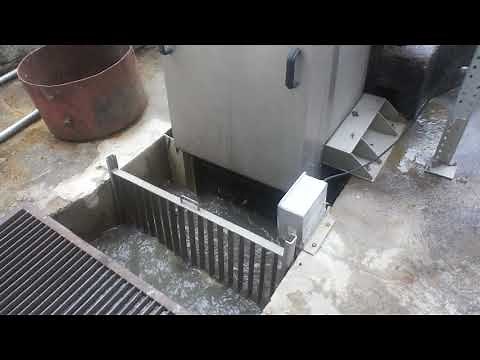 Mechanical screening in wastewater treatment plant