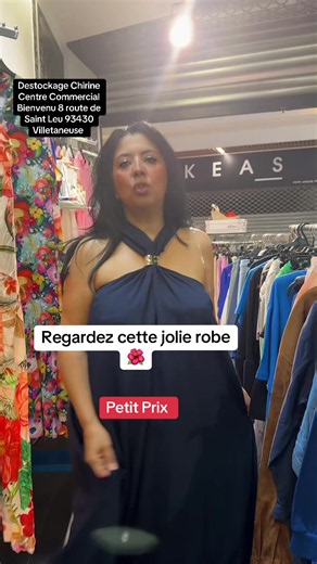 Robe bleu marine élégante avec détail doré - Petit prix