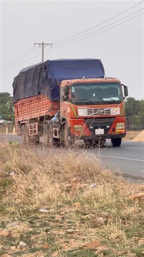 VOLVOL A RED HEAVYVEHICLE TRUCK TRAILER DRIVING ON THE ROAD #redtruck #truckdriver #heavyvehicle