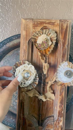 2.8K views · 89 reactions | Tart tins make the most beautiful and unique flowers! Give it a try! You can see a quick tutorial on how I made this here➡️ https://fb.watch/r2CBN2XDmh/?mibextid=v7YzmG #spring #flowers #crafts #crafting #diy #diyideas #decor #crafter #handcrafted #craftingsupplies #rustic #springdecor #vintage #homedecor #vintagedecor | Lee Lexi Creations | Facebook