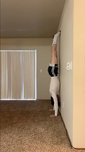 Opening my shoulders | #calisthenics #handstandworkout #handstandbalance #workoutmotivation