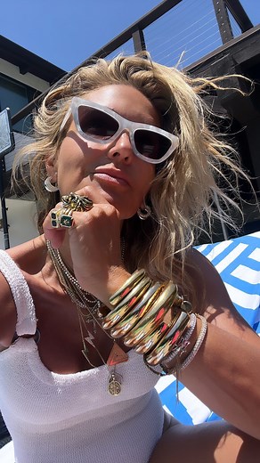 Oh hey it’s me Caroline …Answering your questions about sizing ❤️ My fashion style in a nutshell…classic with a touch of color and edge …and everything oversized with a shit ton of jewelry 🔥 So basically picture Mr. T as a female with baggy clothes 😂👑 Choose Happy! Choose You! Yes You Can! Get Up Get Dressed Let’s Do This 💋 #lookgoodfeelgood #aboutme #sizing #sizes #mydetails #realtalk #truthtalk #midlife #midlifewomen #midlifejourney #midlifereinvention #midliferevolution #midlifeawakening 