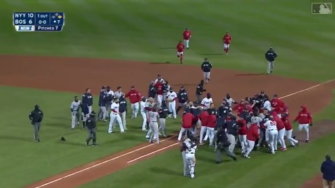 Tyler Austin and Joe Kelly fight at Red Sox vs Yankees baseball game