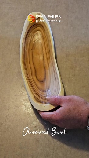 Carving an Olive 🫒 wood 🪵 bowl 🥣. following the grain to reveal those gorgeous concentric ovals. #bowlcarving #woodart #woodworking #oddlysatisfying