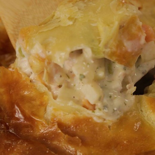 5.5M views · 5.8K reactions | Skillet Chicken Pot Pie! LIKE My Recipe Magic for more delicious recipes!!! | My Recipe Panda | Facebook