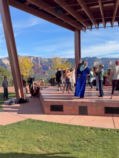 𝗦𝗮𝘀𝗵𝗮 𝗞𝗼𝘃𝗮𝗹𝗰𝗵𝗶𝗰𝗸 𓆃 𝗦𝗼𝘂𝗻𝗱 𝗛𝗲𝗮𝗹𝗲𝗿 + 𝗚𝗮𝗹𝗮𝗰𝘁𝗶𝗰 𝗣𝗿𝗶𝗲𝘀𝘁𝗲𝘀𝘀 on Instagram: "I faced my greatest fear this Thanksgiving… Old layers of abandonment, grief, and the fear of being alone on a holiday rose to the surface — and instead of running from it, I met it with presence. 💃🏼I went to Ecstatic Dance and ended up having the most beautiful time — laughing, releasing, moving energy, and remembering how alive I feel when I choose what my soul genuinely needs. 🌈A