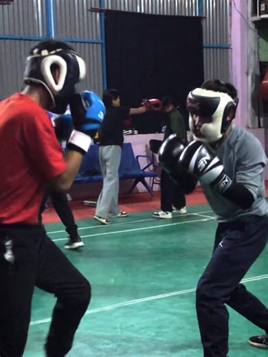 #lightsparring #lalitpurboxingacademy #maxboxing #brothers #AshokvsSudip