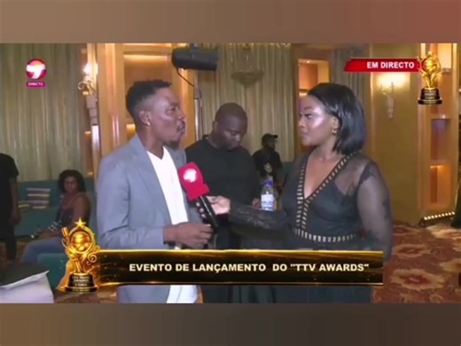 🚨😱 DOPPAZ FALA SOBRE A TTV AWARDS SEM QUERER SE GABAR 🙆🏽‍♂️ O artista Doppaz revelou, em entrevista à Tua TV, como é fazer parte da TTV Awards, destacando com humildade a importância desse momento na sua carreira. Segundo ele, a sua presença no evento representa reconhecimento, respeito e valorização pelo trabalho que vem desenvolvendo ao longo do tempo. Doppaz afirmou ainda que estar num palco desta dimensão é reflexo do seu crescimento artístico e da forte ligação com o público. 📺 Fonte: 