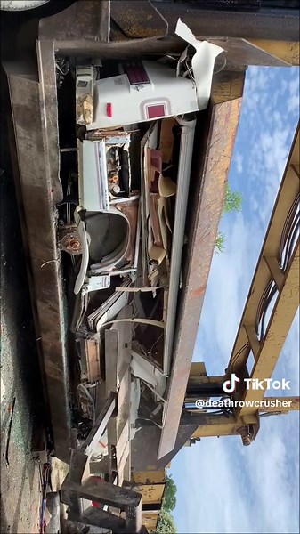 Classic 1988 WinneBago Mobile Home Gets CRUSHED! #winnebago ##Mobilehome #Classic