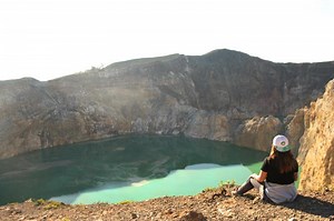 Kelimutu: The Coco Bali Guide to Indonesia’s volcano with tri-colored crater lakes | Coconuts