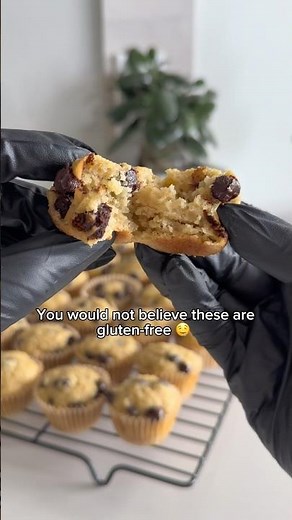 So quick and easy! The best gluten-free chocolate chip banana muffins 🤤