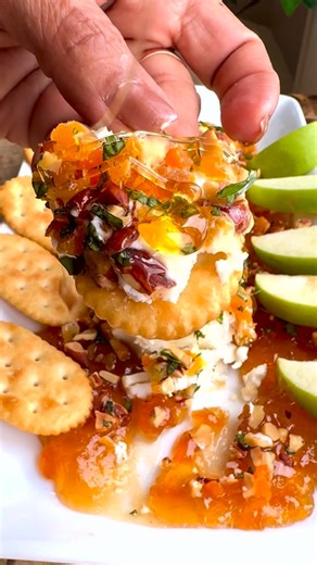 Chhaya Joshi Daily food / cocktails on Instagram: "Goat Cheese Apricot Jam Appetizer Goat cheese Apricot Appetizer This appetizer is highly addictive because it's crazy delicious 😋 - 8oz goat cheese or cream cheese - Apricot jam / preserves Mix together: - 1/2 cup crushed salted almonds - 4-5 dried apricots diced - 3 tablespoons basil or parsley finely chopped 1. Roll the goat cheese in the mixture 2. place onto a base of apricot jam 3. drizzle honey on top 4. Serve with apple slices and cracke