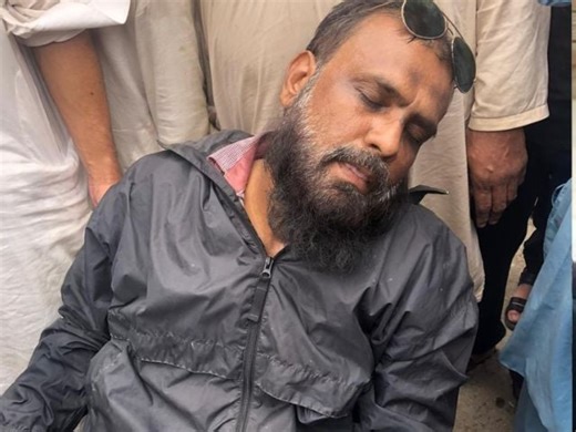 WATCH: CCTV footage of foiled robbery attempt in Karachi | The Express Tribune