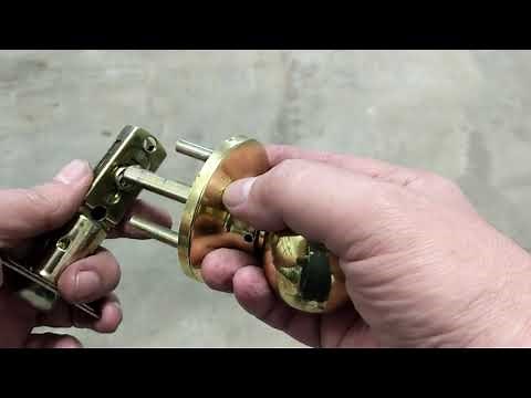 DIY FIX DOOR HANDLE NOT WORKING / NOT TURNING . SIMPLE FIX FOR FREE - DOOR LATCH REPAIR