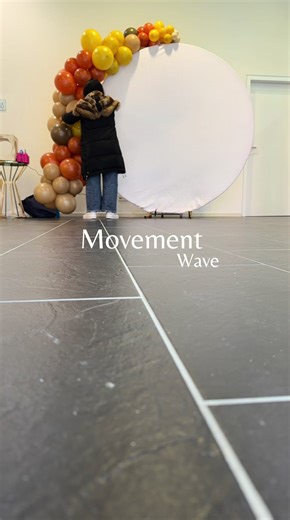 Gestern durften wir als Sponsor-Partner den Fotospot für Movement Wave – Longevity in Unity gestalten ✨ Ein besonderes, von Studierenden organisiertes Event der FH Salzburg in Zusammenarbeit mit der Austrian Asian African Association, das Bewegung, Gemeinschaft & einen guten Zweck verbindet 🫶🏻 #ballondeko #eventplanner #eventssalzburg #partyplanner #backdrop