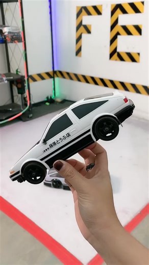 FEO-RC NQD Kereta Drift RC 1:24 4WD 2.4GHz dengan Lampu LED & Roda Ganti Hadiah untuk Dewasa dan Kanak-kanak Cangkang Keras Responsif 15KM/H