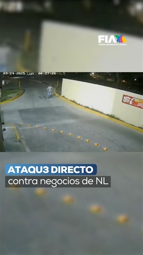 1.6M views · 10K reactions | At3qu3s contra pollerías persisten en #NuevoLeón Sujetos fueron captados vandalizando y destruyendo pollerías con b0mb4s m0lot0v, sin embargo, autoridades mencionan que no hay indicios de extorsión contra estos establecimientos. ¿Qué opinas de este caso? Te leemos en la comentarios: | Azteca Noticias | Facebook