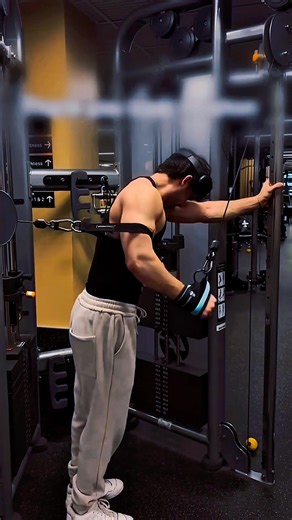 Wrong Form ❌ vs Correct Form ✅ | Arm Workout #shorts