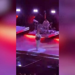 10K views · 48 reactions | Lewis Capaldi stops Manchester show after fight breaks out in crowd at AO arena | Daily Record | Facebook