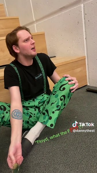 Some classic Gotham shenanigans with @Catie @Frozen Angel at #galaxycon #robin #riddler #stephaniebrown #deadshot